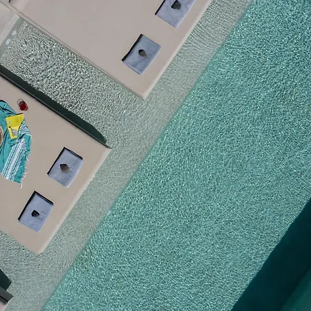 - Sleeps 4 - Parking - Sea View *