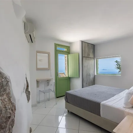 Apartment - Sleeps 4 - Parking - Sea View