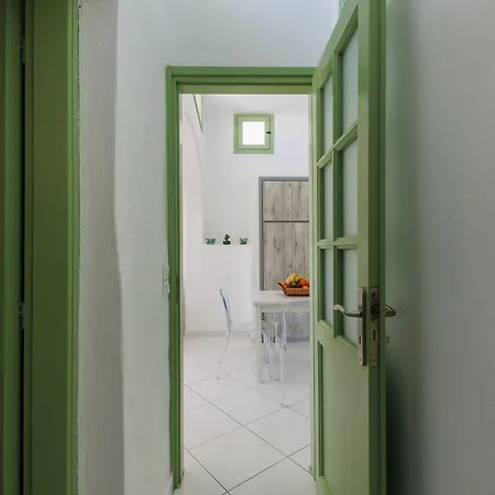 - Sleeps 4 - Parking - Sea View *