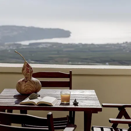 - Sleeps 4 - Parking - Sea View Apartment