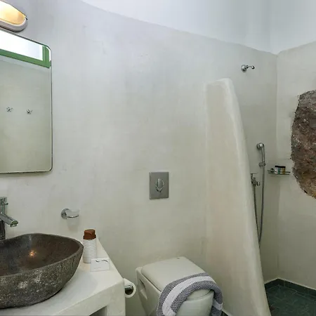 - Sleeps 4 - Parking - Sea View Apartment